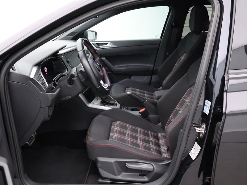 Volkswagen Polo 2,0 GTI 147kW DSG Virtual DPH - fotka 11 z 33
