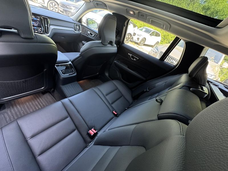 Volvo V60 T6 AWD Ultra Dark // REZERVACE - fotka 22 z 36