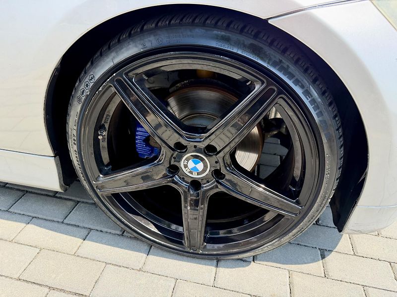 BMW Řada 3 (2005) 325i MANUÁL XENONY SPORTSITZE - fotka 9 z 19