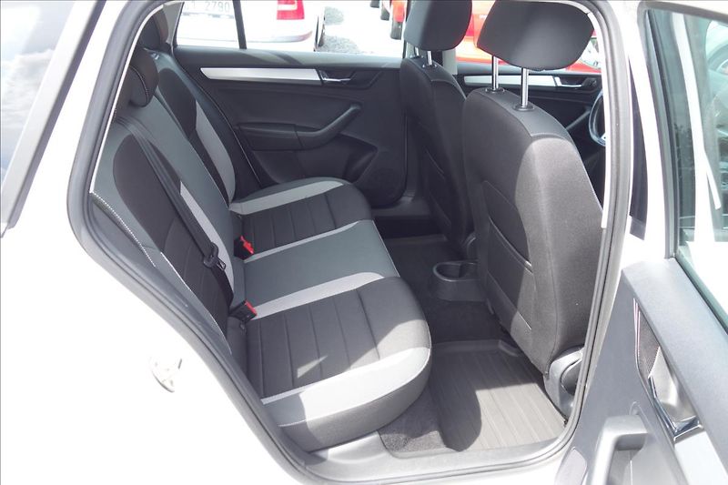 Škoda Rapid 1,4 TDi,ČR,SERV. KN.,AMBITION. - fotka 13 z 30