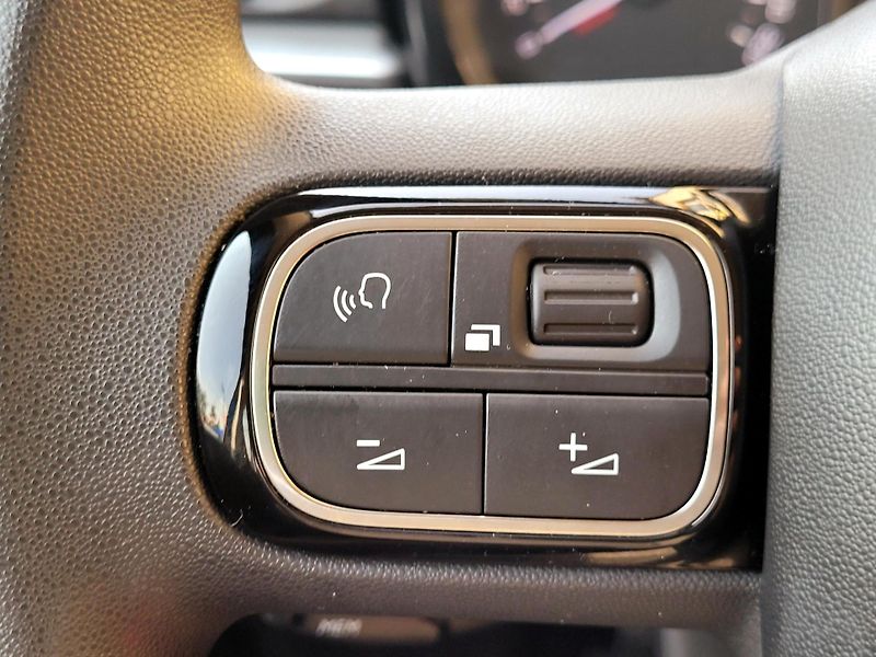 Citroën C3 1,2 110k Feel *SERV.KNIHA*   - fotka 38 z 44