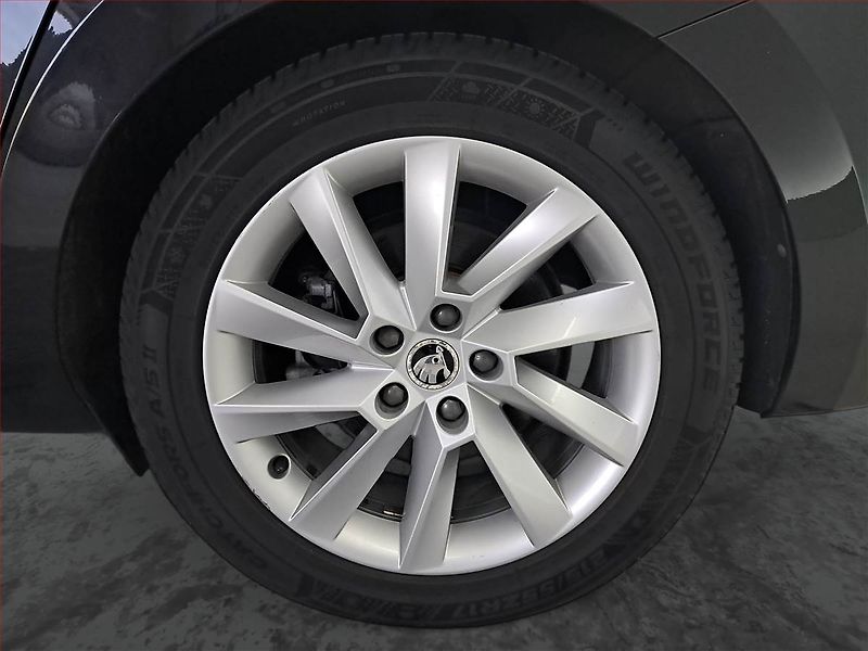 Škoda Superb (2019) Style 1.5 TSI, Kůže, Navi - fotka 14 z 16