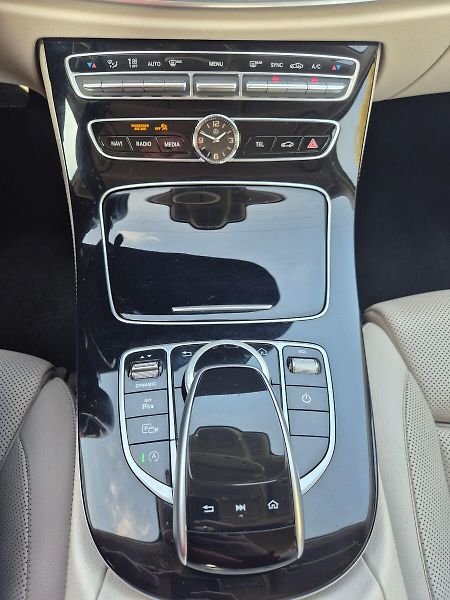 Mercedes-Benz Třídy E 4MATIC Avantgarde - fotka 28 z 28