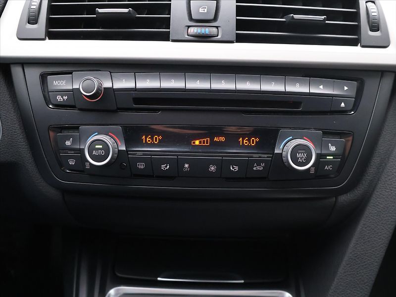 BMW Řada 3 2.0 320d 135kW GT Xenon - fotka 23 z 35
