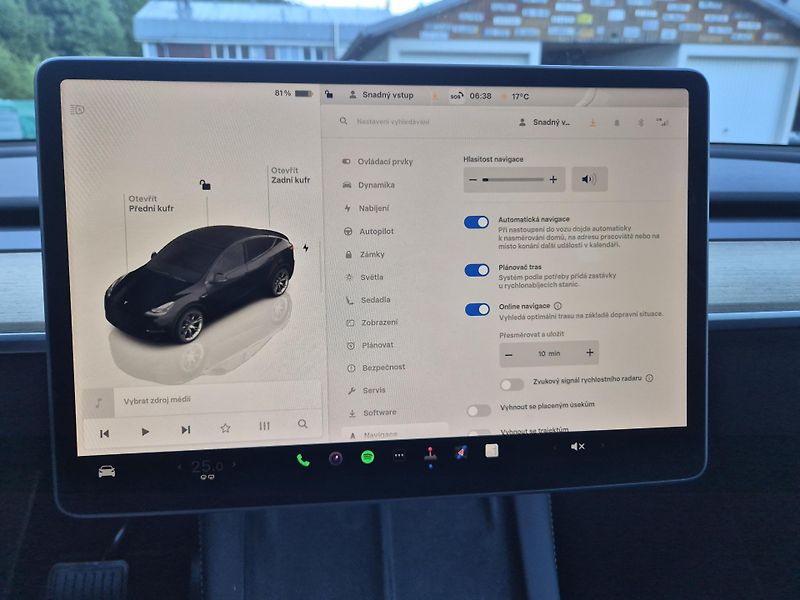 Tesla Model Y RWD 220kw 19ALU SOH 95% - fotka 30 z 49