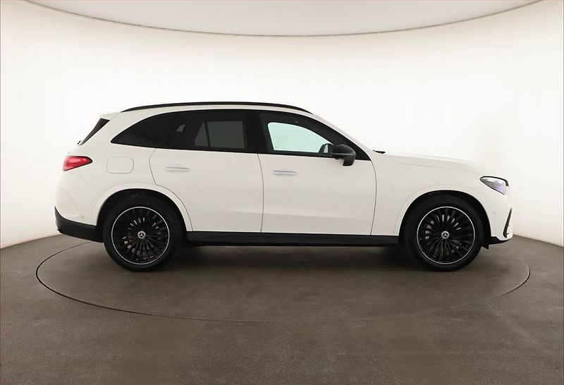 Mercedes-Benz GLC (2025) 200 d 4MATIC, AMG Line - fotka 6 z 21