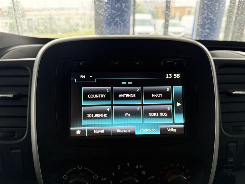 Renault Trafic 1,6   89kW,SERVISKA,2.MAJITEL - fotka 16 z 26