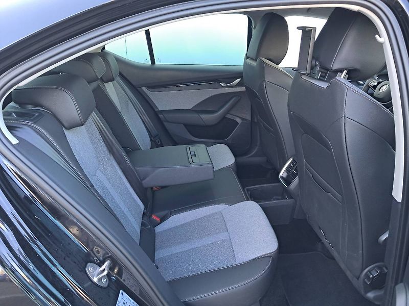 Škoda Octavia (2024) IV M-HEV Top Selection 1.5 TSI - fotka 24 z 30