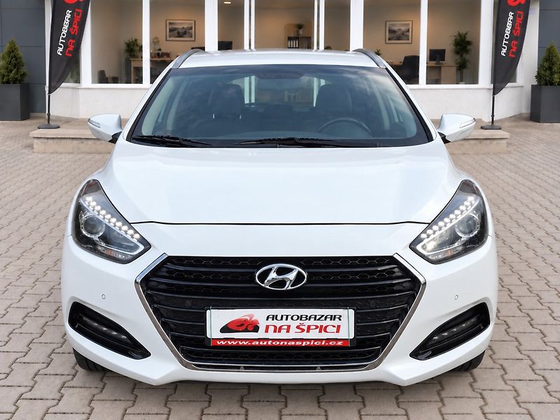 Hyundai i40 (2018) SW 1.7CRDi 104kW -ČR-KAMERA - fotka 3 z 38