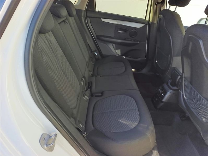 BMW Řada 2 1,5 216d Automat Navi Tempomat - fotka 25 z 36