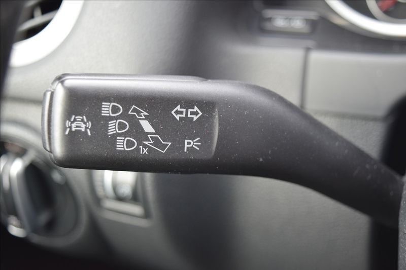 Volkswagen Tiguan 2,0 TDi 81KW R-LINE - fotka 34 z 51