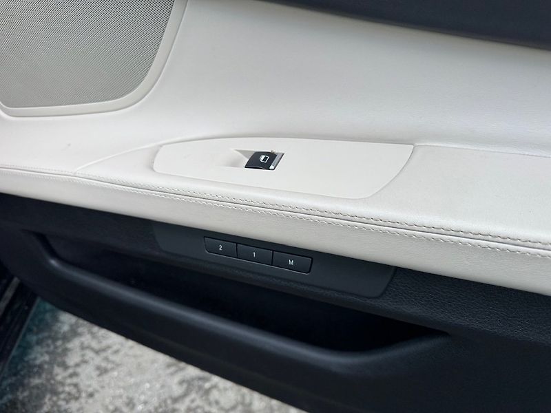 BMW Řada 7 (2012) 740 D XDRIVE 225kW - fotka 22 z 40