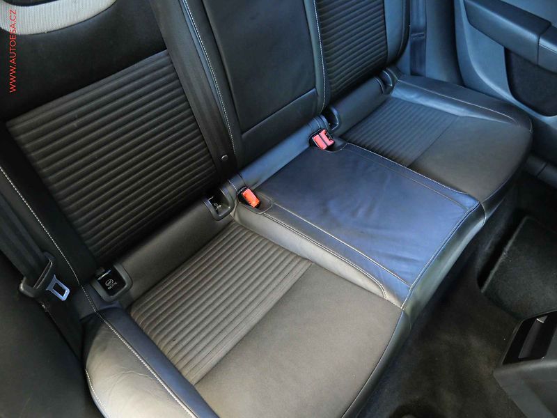 Škoda Octavia (2014) 2.0 TDi, RS, navi, park.asist - fotka 12 z 19