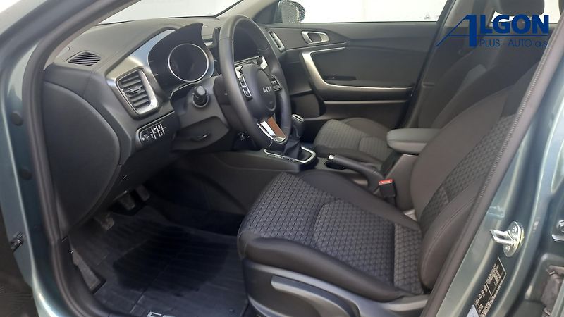 Kia Ceed SW (2025) 1,5 T-GDi SPIN 103kW - fotka 10 z 23