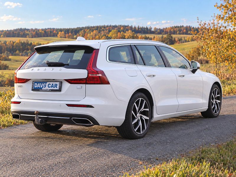 Volvo V60 2,0 B5 AWD Momentum Pro AT DPH - fotka 7 z 22