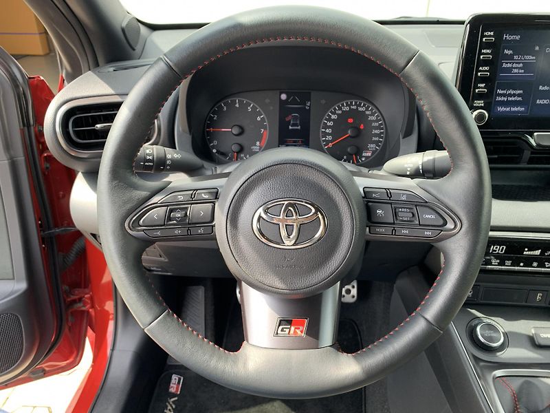 Toyota GR Yaris GR DYNAMIC 4WD 1.6 TURBO 192kW - fotka 16 z 42