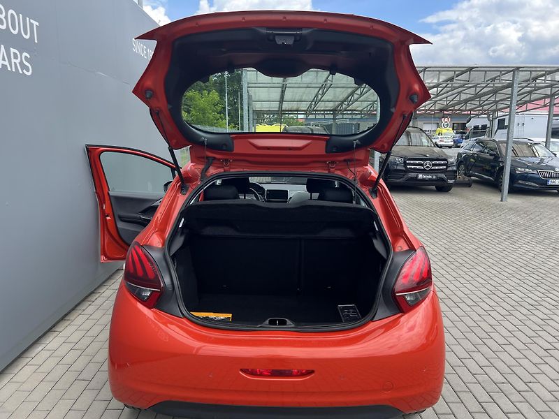 Peugeot 208 1.2*Servis*Tempomat*DPH* - fotka 28 z 37