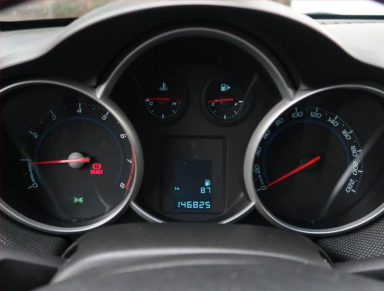 Chevrolet Cruze (2013) 1.6 i 16V, Tempomat - fotka 11 z 16