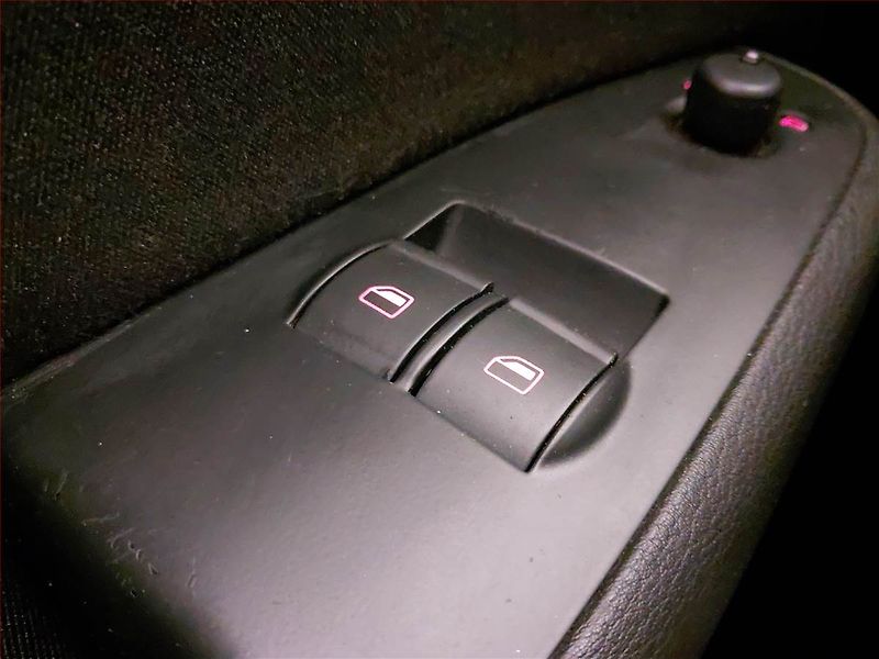 Audi A4 (2006) 2.0 TDI, Eko.zaplacen, po STK - fotka 16 z 17
