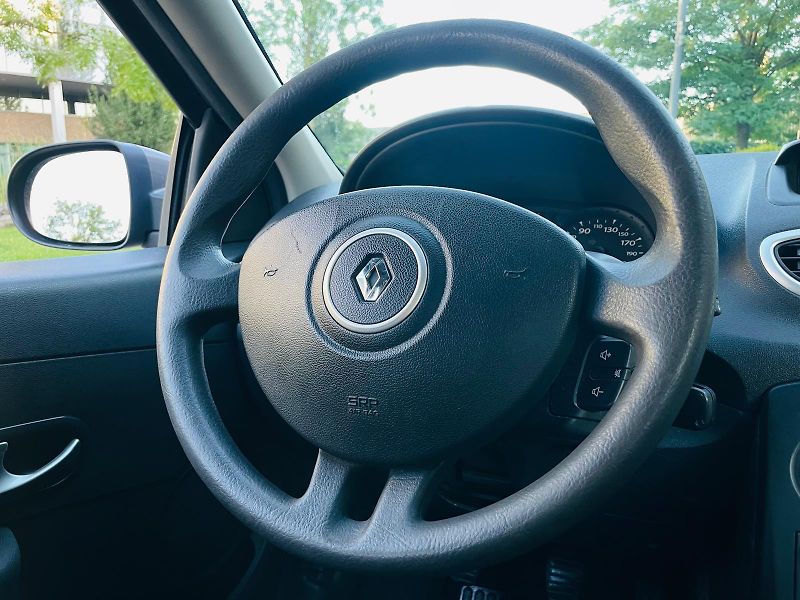 Renault Clio 1.2i 55KW MANUÁL 1MAJITEL  - fotka 25 z 42