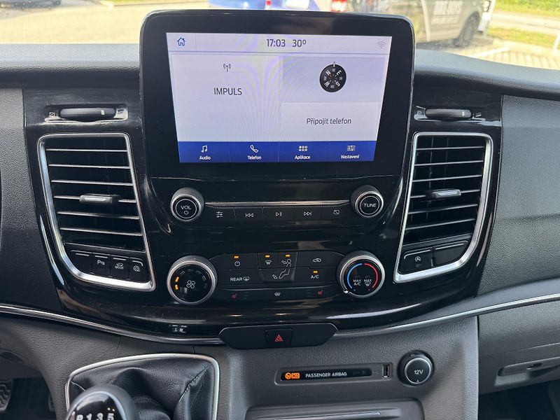 Ford Tourneo Custom (2021) 2,0 ECOBLUE HYBRID L2 - fotka 21 z 25