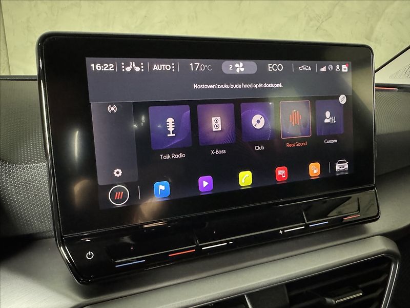 Seat Leon 1,4 TSi  e-Hybrid FR Line LED - fotka 40 z 50