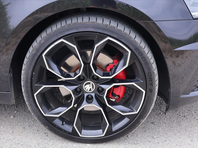 Škoda Octavia 2,0 TDI RS 4x4 DSG Virtual LED - fotka 19 z 26