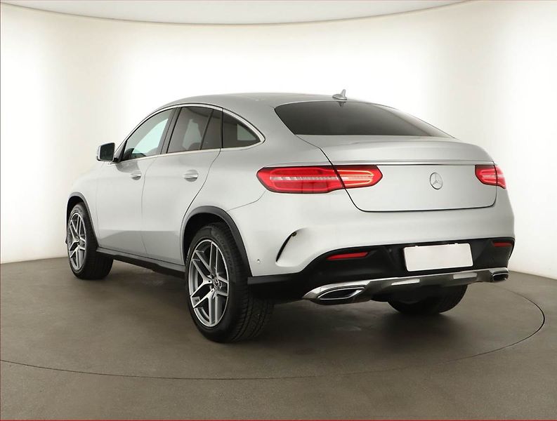 Mercedes-Benz GLE (2020) 350 d 4MATIC, ČR, AMG line - fotka 4 z 19