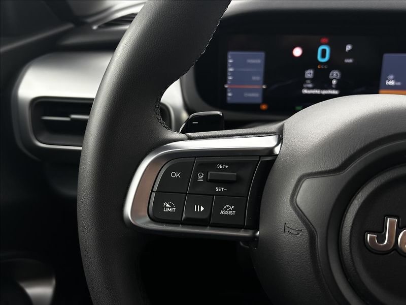 Jeep Avenger 1,2 Turbo e-hybrid Summit - fotka 24 z 42