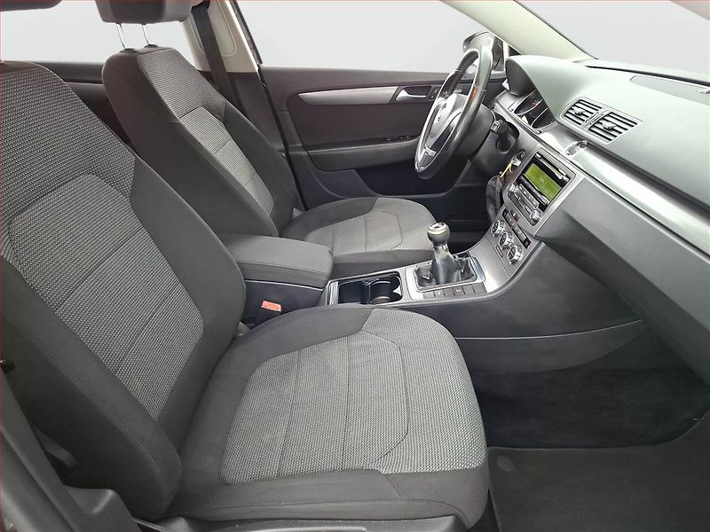 Volkswagen Passat (2012) 1.6 TDI, Park. senzory - fotka 9 z 15