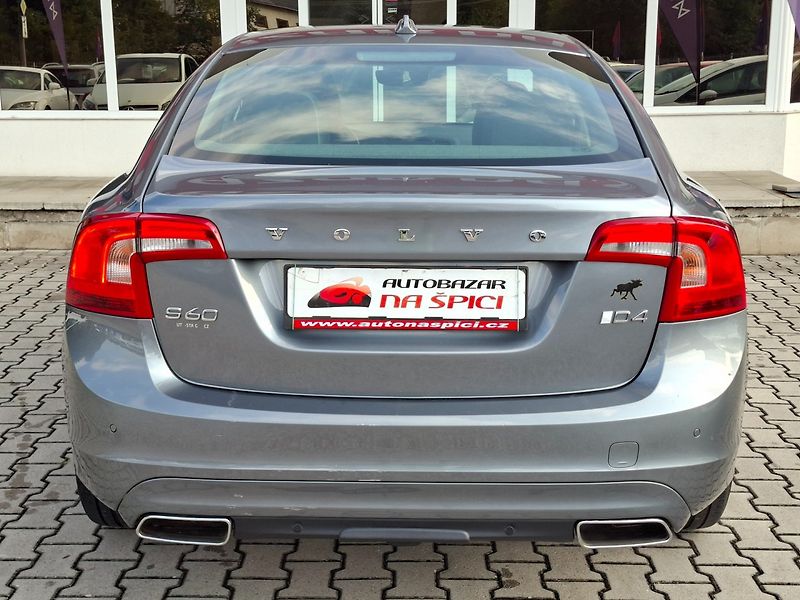 Volvo S60 (2017) 2.0D4 147kW AUT -NOVÉ V ČR - fotka 7 z 38