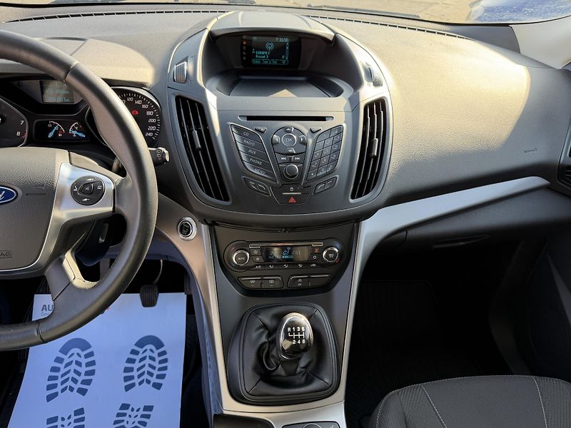 Ford Kuga 1,5 EcoBoost / 110kW  - fotka 19 z 50