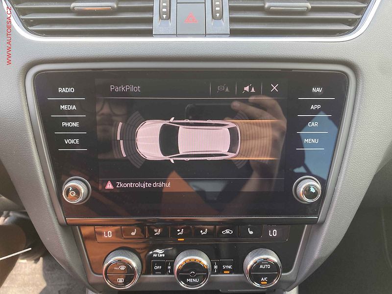 Škoda Octavia (2018) 1.6 TDi, Style, LED, navi - fotka 18 z 18