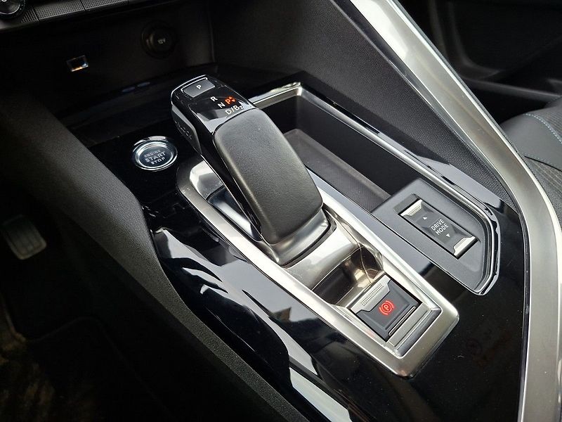 Peugeot 3008 ALLURE PACK HYBRID 225 e-EAT8 - fotka 30 z 31