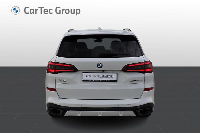 BMW X5 xDrive30d - fotka 4 z 14