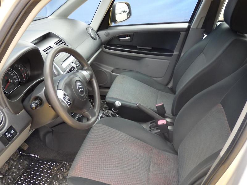 Suzuki SX4 1,9 DDis 88KW - fotka 7 z 16