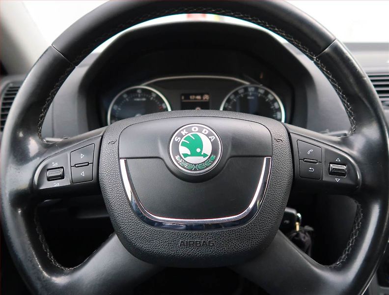 Škoda Octavia (2012) 1.4 TSI, Navi, Tempomat - fotka 15 z 21