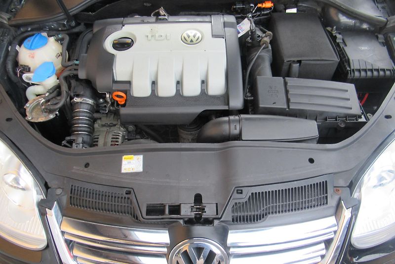 Volkswagen Golf 1.9 TDI AUT. KLIMA - fotka 19 z 20