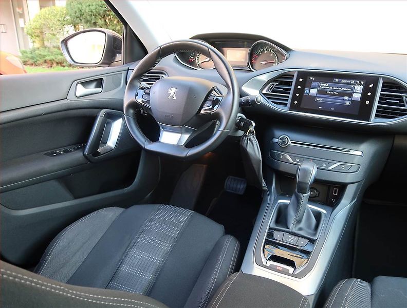 Peugeot 308 (2017) 1.6 BlueHDi, Automat, Navi - fotka 7 z 18