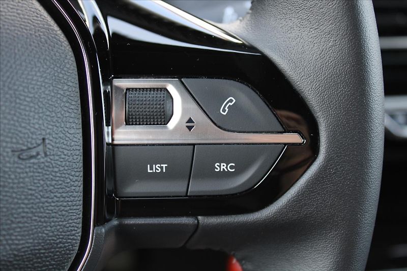 Peugeot 2008 1,2 PT  ČR,ALLURE,ZÁRUKA - fotka 24 z 38