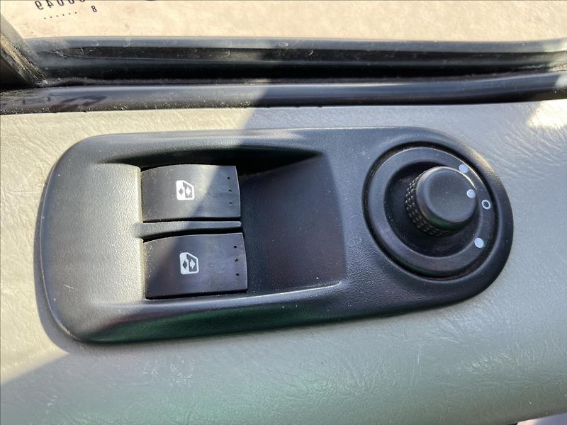 Opel Vivaro 2,5 CDTi 9.MÍST ROZVODY TAŽNÉ - fotka 24 z 37