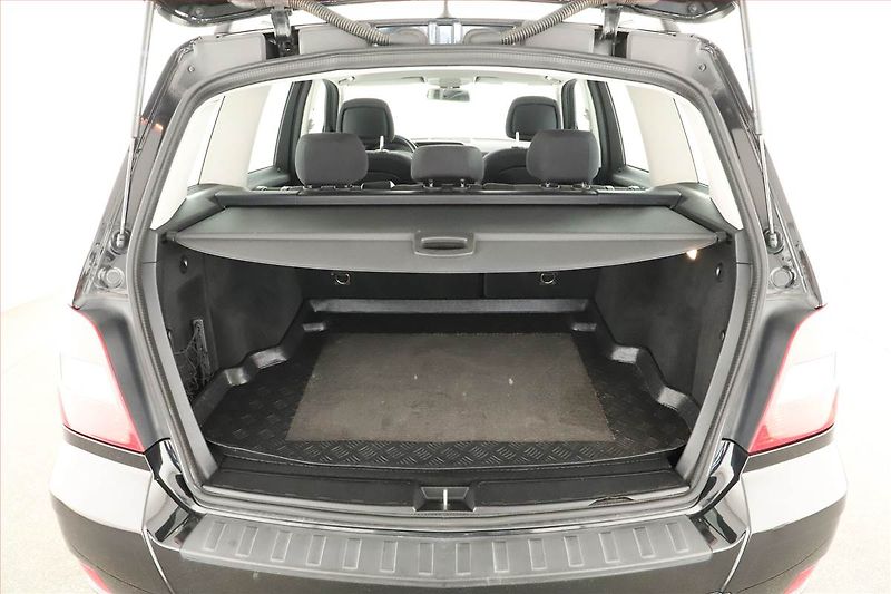 Mercedes-Benz GLK (2009) 220 CDI, 4X4, Automat - fotka 13 z 14