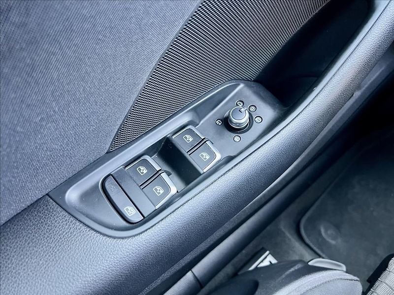 Audi A3 35 TFSi  LED  KLIMA  110kw - fotka 36 z 40