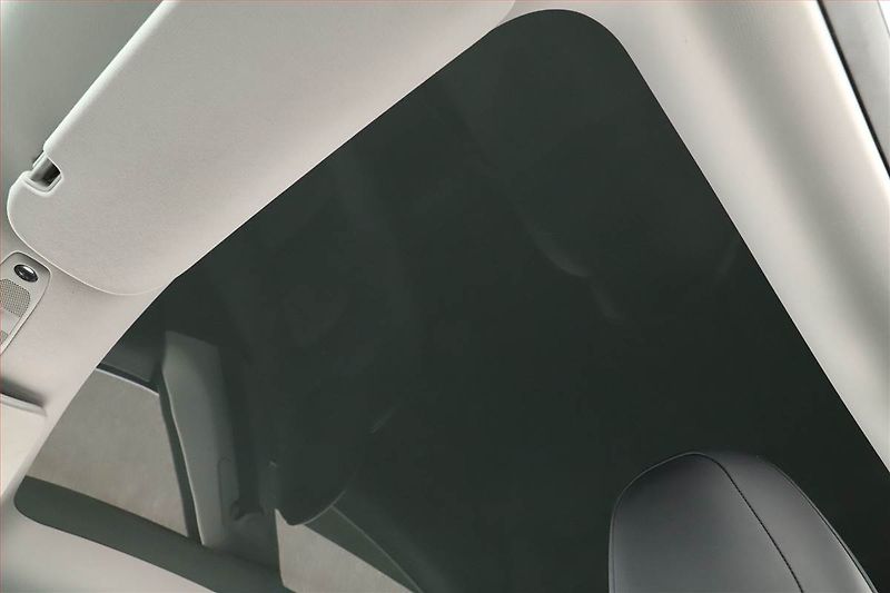 Tesla Model Y (2021) Long Range AWD 75kWh, SoH 91% - fotka 13 z 28