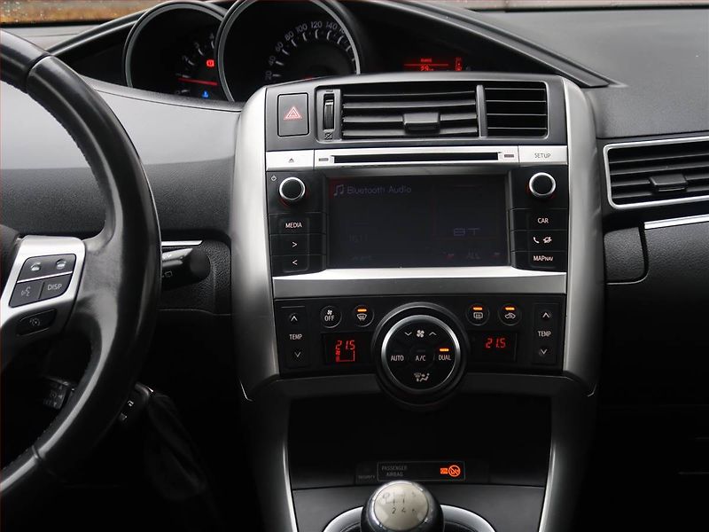 Toyota Verso (2013) 2.0 D-4D, 7 míst, Tempomat - fotka 12 z 18