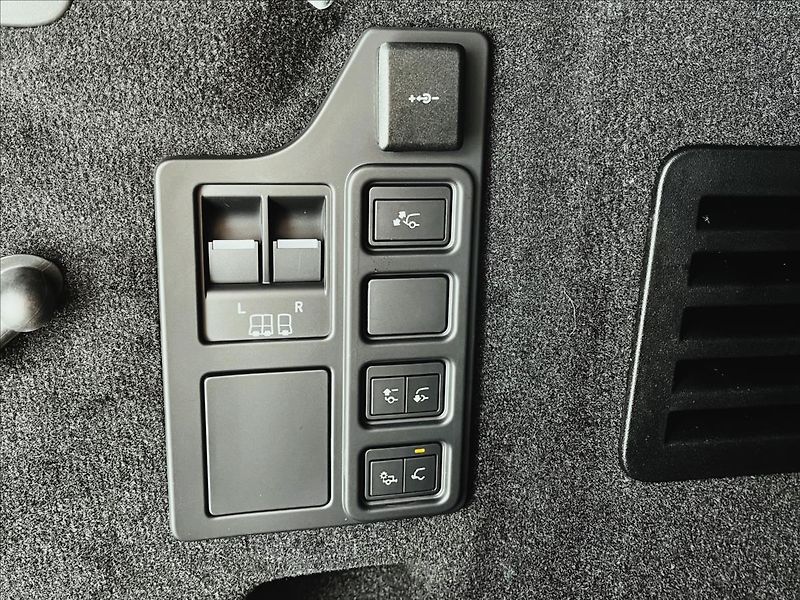 Land Rover Discovery (2026) 3,0 D250 LANDMARK AWD* - fotka 7 z 32