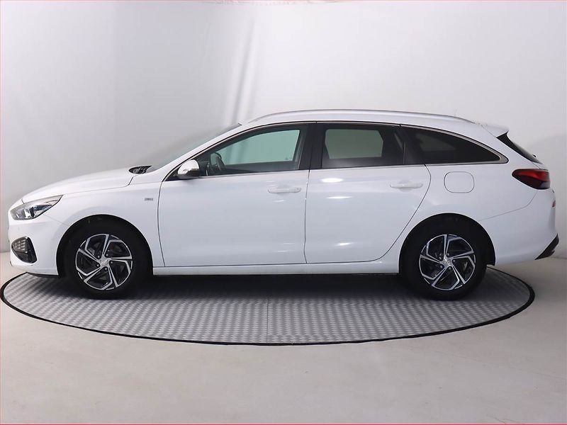 Hyundai i30 (2021) Family 1.5 T-GDI MHEV - fotka 3 z 19