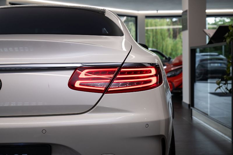 Mercedes-Benz Třídy S 500 Coupé 4MATIC - fotka 25 z 25