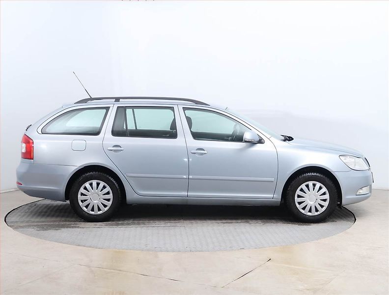 Škoda Octavia (2010) 1.4 TSI, Automat, Tempomat - fotka 6 z 15