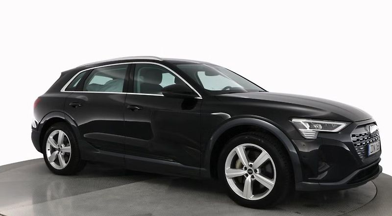 Audi Q8 e-tron 55 Q Kamera Tažné LED Vzduch - fotka 4 z 27